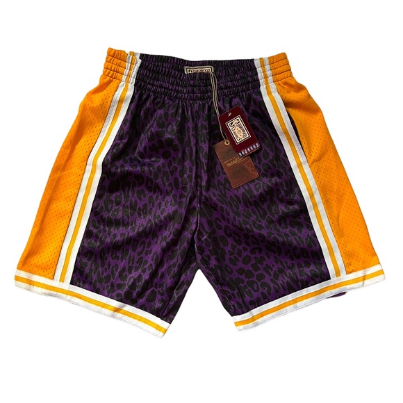 Mitchell & Ness Short Los Angeles Lakers – Pantaloncino Da Basket Con Gamba Dritta